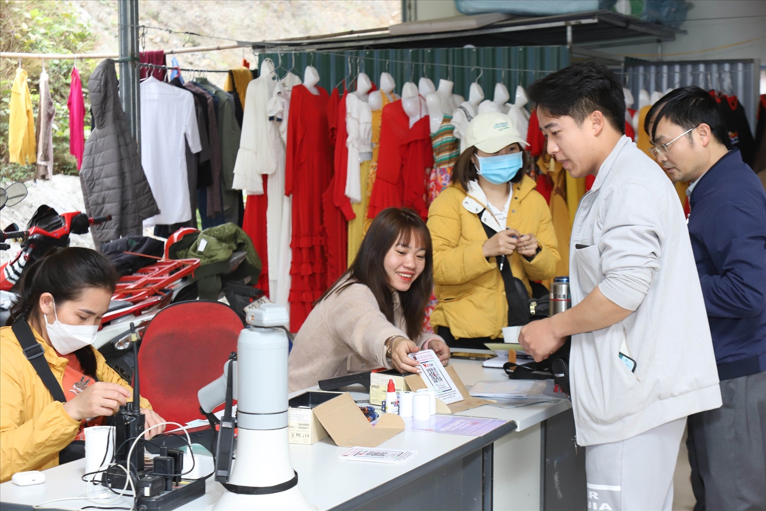 Khi HTX vùng cao bắt nhịp công nghệ số