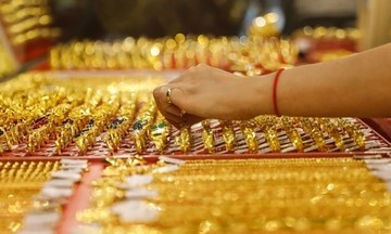 Giá vàng trong nước tiếp đà tăng, chênh lệch cao đẩy rủi ro về phía khách hàng