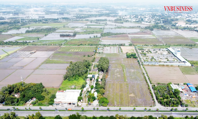 Giới đầu cơ đất nền đón sóng sáp nhập đang ‘ngồi trên đống lửa’?