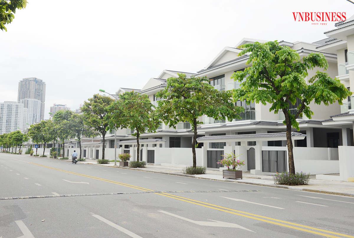 Giá nhà liền thổ mới liên tục thiết lập kỷ lục, nhà đầu tư quay xe săn hàng ‘mua qua bán lại’