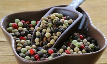 Tiêu thụ chậm, tâm lý chờ giá khiến “vàng đen” giữ mức 152.000 đồng/kg