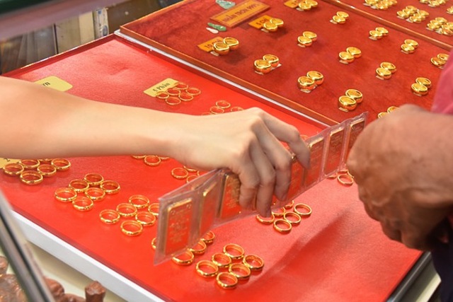 Giá vàng trong nước giảm mạnh sau yêu cầu điều hành mới nhất của Thủ tướng, dự báo về 107 triệu đồng/lượng