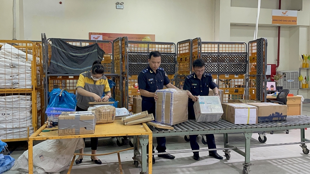 Miễn giấy phép, kiểm tra chuyên ngành hàng nhập khẩu dưới 1 triệu đồng có thể tạo ra lỗ hổng về thuế