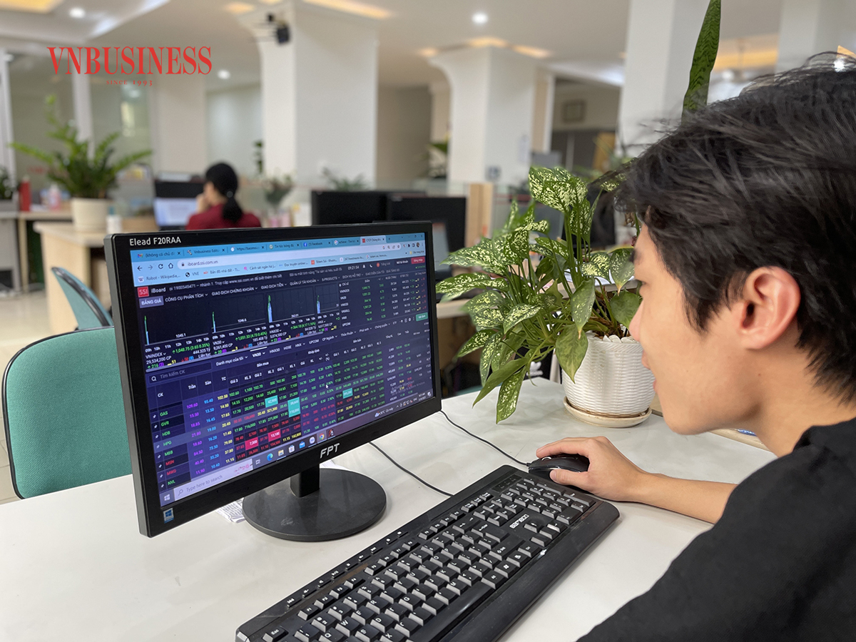 Thị trường chứng khoán hồi phục mạnh, nhà đầu tư vẫn chưa thể 