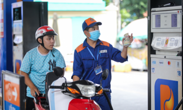 Giá xăng tăng, dầu giảm