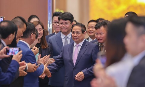 Thủ tướng đối thoại với doanh nghiệp: &#039;Toàn dân làm giàu&#039;, khơi thông động lực kinh tế tư nhân