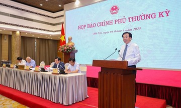Giải ngân đầu tư công tăng tốc rõ rệt, thu hút FDI tiếp tục là điểm sáng