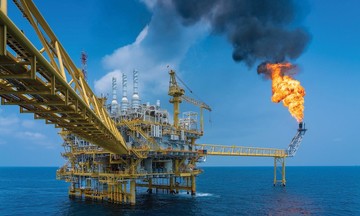 Cổ phiếu dầu khí đồng loạt tăng sốc trên 5% giữa ‘chảo lửa’ nhờ giá dầu, nhà đầu tư cần chú ý gì?