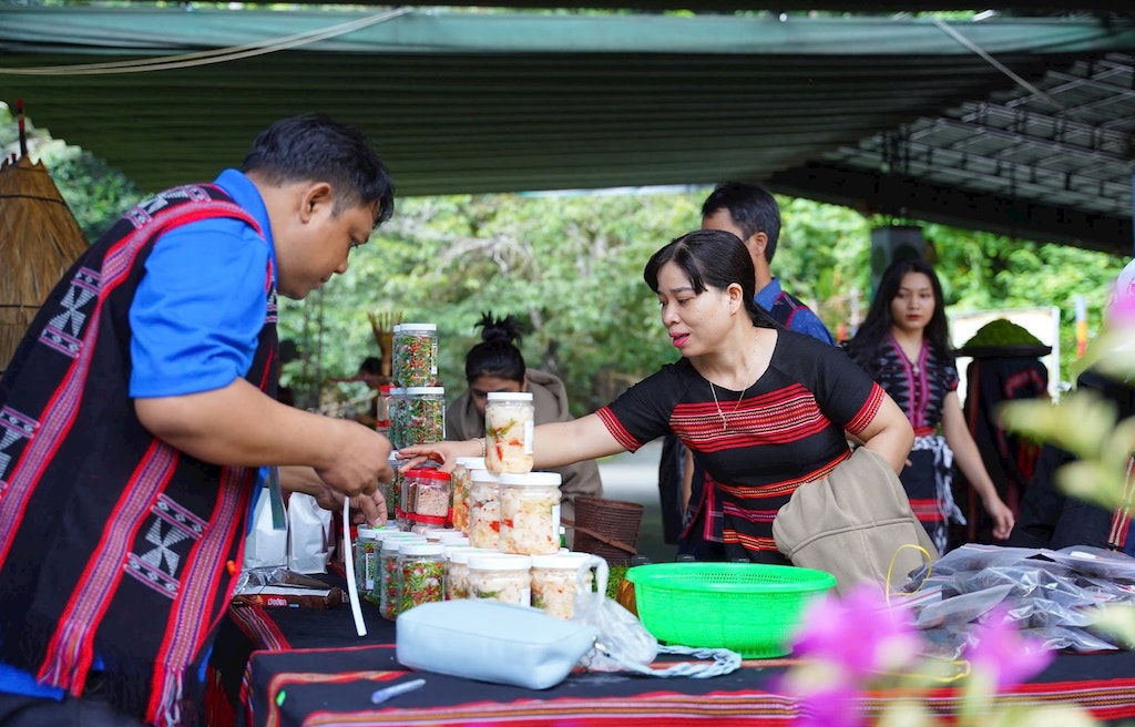 Sản phẩm OCOP mở cánh cửa xóa nghèo cho người dân Đông Giang
