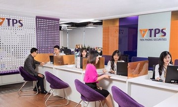 Chứng khoán TPS: Cổ 789bet uy tín bị đưa vào diện cảnh báo, mục tiêu lãi 'đi lùi', thêm 3 lãnh đạo đồng loạt xin từ nhiệm