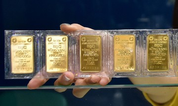 Vàng miếng mất mốc 121 triệu đồng/lượng