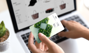 Techcombank ra mắt thẻ tín dụng Techcombank Visa Eco hoàn thiện bộ đôi thẻ xanh theo dõi dấu chân carbon đầu tiên tại Việt Nam