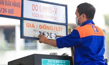 Giá xăng RON95 lại về dưới 20.000 đồng/lít