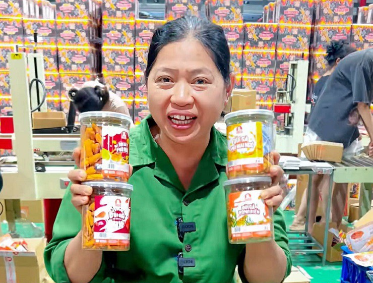 Bất ngờ với doanh số bán hàng 'khủng' của thương hiệu Hằng Du Mục và Ăn cùng bà Tuyết
