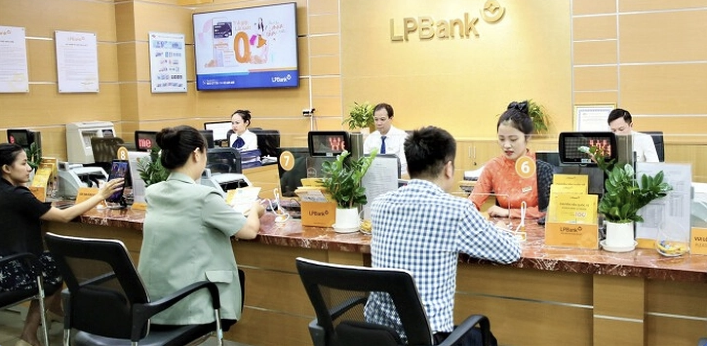Bất ngờ với thu nhập của nhân viên ngân hàng