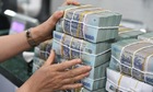 Lãi suất tiết kiệm thấp, dòng tiền vẫn ồ ạt chảy vào ngân hàng