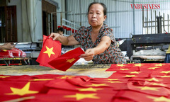 Ngọn lửa 80 năm nghề may cờ Tổ quốc ở Từ Vân