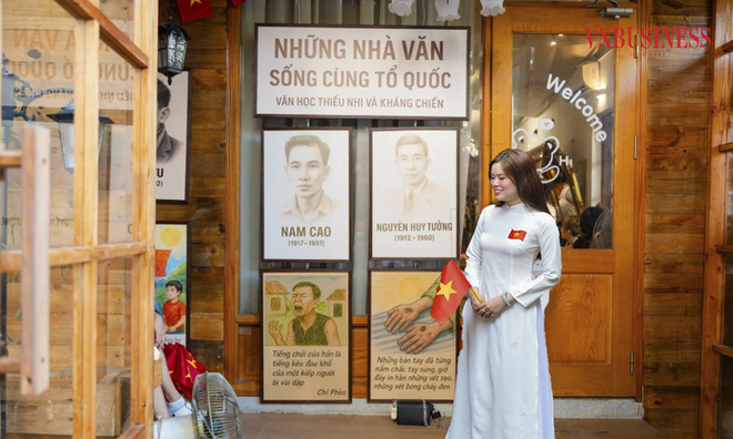 <p class="Normal"
Không 789bet uy tín quán này không còn xa lạ với những tín đồ yêu thích chụp ảnh, bởi phong cách trang trí được thay đổi thường xuyên theo mùa hoặc những dịp lễ lớn trong năm.</p