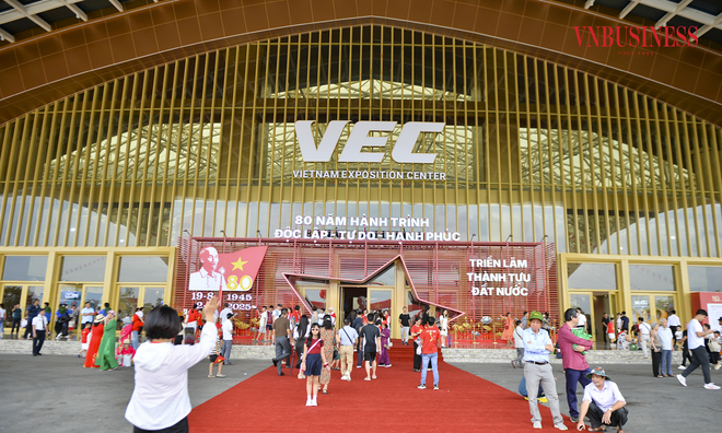 <p class="Normal">
Các doanh nghiệp đầu tàu kinh tế cả nước như Vingroup, Hòa Phát, Thaco... mang đến Triển lãm "Thành tựu đất nước: 80 năm Hành trình Độc lập - Tự do - Hạnh phúc" những sản phẩm hiện đại, góp phần phát triển kinh tế đất nước, khẳng định vị trí quốc gia.</p>