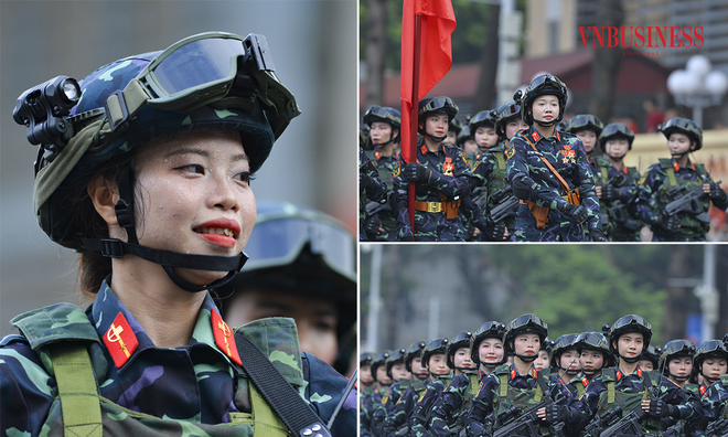 <p class="Normal">
Khối nữ chiến sĩ Biệt động đại diện cho những bông hồng thép đã hy sinh cả tuổi thanh xuân, bí mật gây dựng, phát triển lực lượng ngay trong lòng địch.</p>