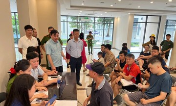 Chủ hộ không thể đi nhận được quà 100.000 đồng, gia đình phải làm sao?