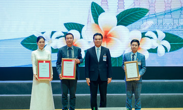 Thấy gì từ việc T&T Group của bầu Hiển thần tốc hoàn thành đường truyền tải điện từ Lào về Việt Nam?