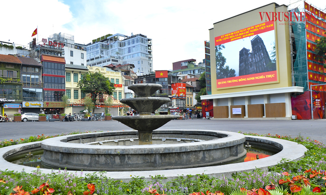 <p class="Normal">
Giai đoạn 2 sẽ nghiên cứu phát triển không gian ngầm dưới quảng trường, cải tạo tổng thể hạ tầng kỹ thuật và bổ sung thiết bị đô thị phù hợp với chức năng hoạt động của khu vực.</p><p class="Normal" style="text-align:right;"><strong>Anh Tú</strong></p>