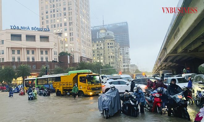 <p>
Theo dự báo của cơ quan khí tượng, từ chiều và tối nay 07/10 mưa lớn tại Hà Nội sẽ bắt đầu thuyên giảm. </p><div style="text-align:right;"><strong>Anh Tú</strong></div>