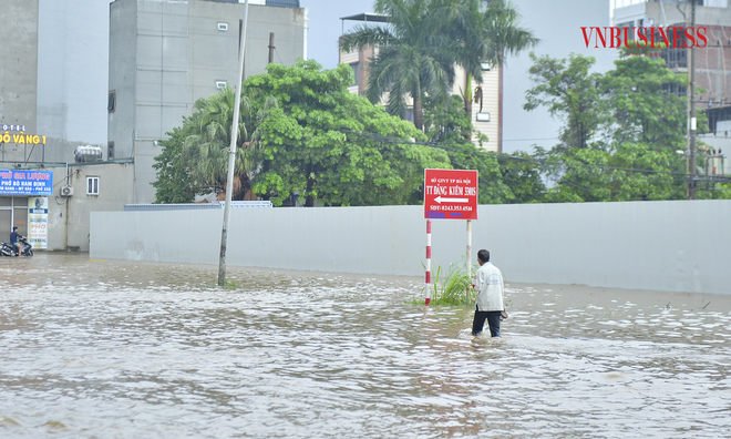 <p>
Có nhiều đoạn nước ngập sâu trên 50cm.</p>