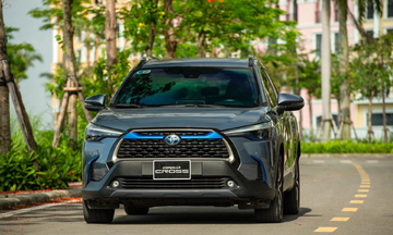 Thị trường ô tô lai xăng - điện ưu đãi khủng cuối năm