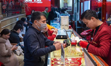 Vàng ‘lao dốc’ sau chuỗi tăng nóng: Nhà đầu tư thận trọng