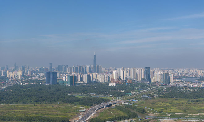 <p class="Normal">
Tọa lạc tại phường Bình Trưng, TP.HCM, đoạn đường Liên Phường dài 660m &lpar;bao gồm cầu bắc qua rạch Mương Kinh và đường dẫn vào Khu liên hợp thể dục thể thao quốc gia Rạch Chiếc&rpar; đã sẵn sàng, dự kiến thông xe vào ngày 8/11.</p>