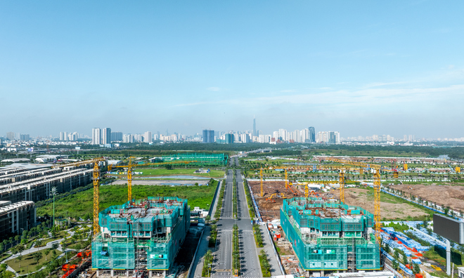 <p class="Normal" dir="ltr">
Vốn thiết kế với 6 làn xe theo quy chuẩn, tốc độ thiết kế 60 km/h, chịu được tải trọng trục đơn 10 tấn, lại nằm ở vị trí đắc địa ở cửa ngõ phía Đông TP.HCM, đường Liên Phường được kỳ vọng sẽ “giảm nhiệt” triệt để cho tình trạng giao thông căng thẳng trong khu vực – nơi từng được ví như “cái phễu” nghẽn xe mỗi ngày.</p>