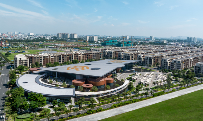 <p class="Normal" dir="ltr">
Tại đây, đoạn đường qua khu đô thị này đã hoàn thành 100%, tạo cảnh quan đô thị chuẩn quốc tế. Ngoài ra, các lối ra vào nối với đại lộ Mai Chí Thọ và Võ Nguyên Giáp &lpar;phường An Phú&rpar; đã sẵn sàng sử dụng.</p>