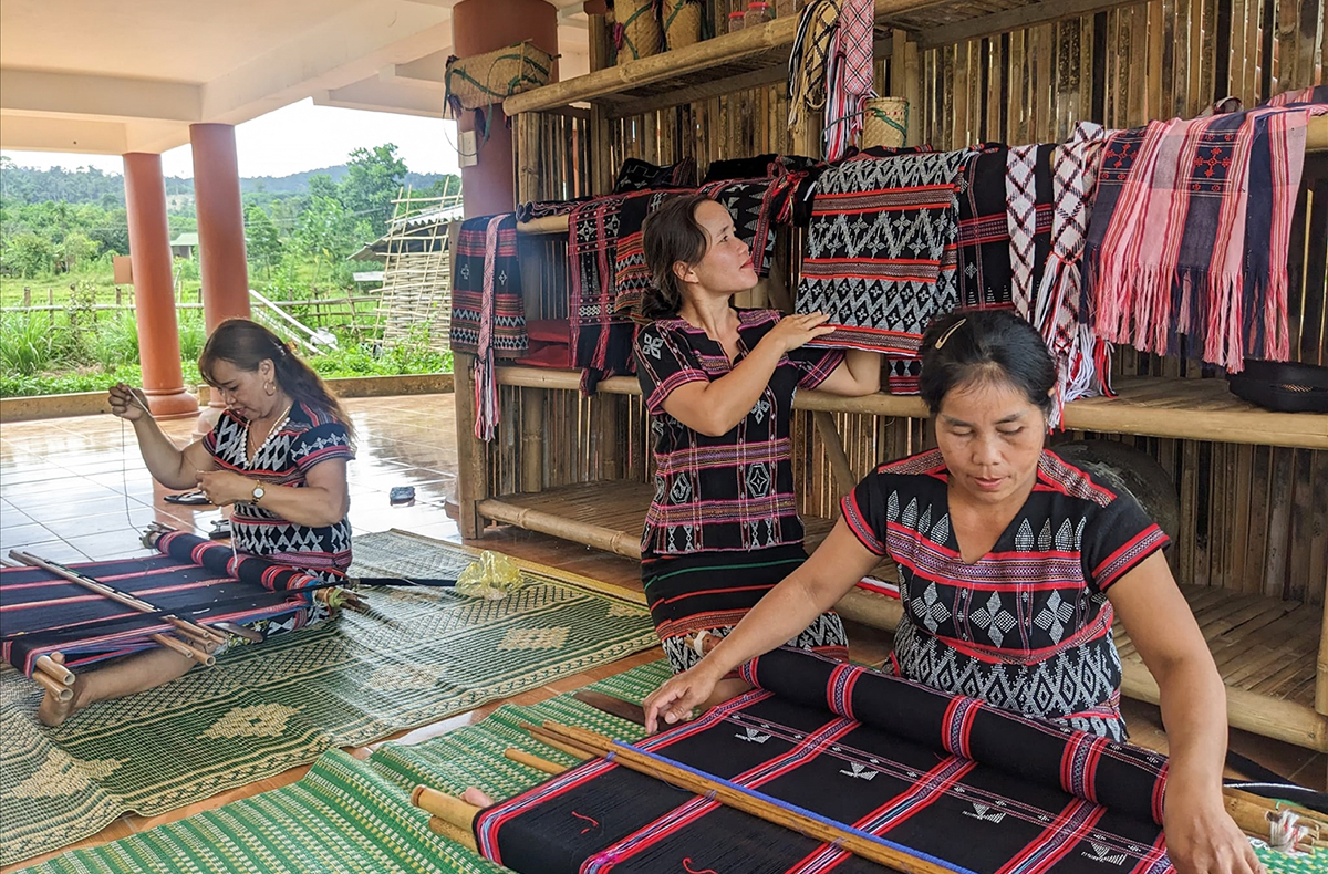 Hợp tác xã, &#039;đòn bẩy&#039; giúp làng nghề vùng cao thoát nghèo bền vững