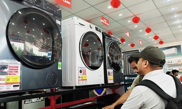 Trời nồm ẩm: Máy sấy quần áo lên ‘cơn sốt’, có mẫu đắt ngang chiếc xe máy