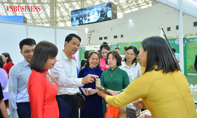 Hội chợ đặc biệt quy tụ hàng trăm sản phẩm dược liệu của các HTX