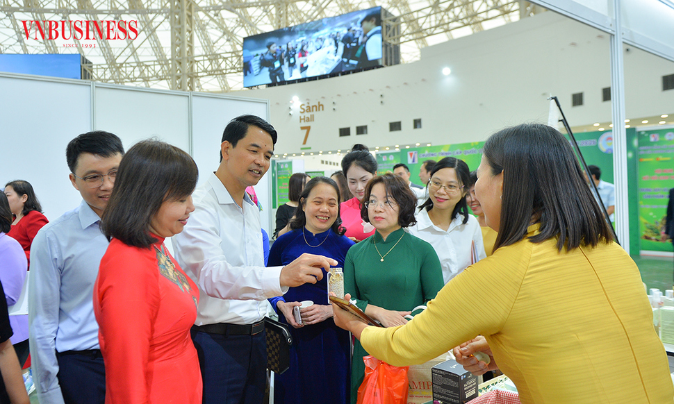 Hội chợ đặc biệt quy tụ hàng trăm sản phẩm dược liệu của các HTX