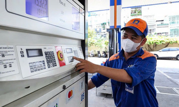 Giá xăng tăng trở lại, RON95-III lên 20.576 đồng/lít