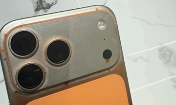 iPhone 17 Pro Max và cú ‘bay màu’ khó tin từ một chiếc khăn ướt