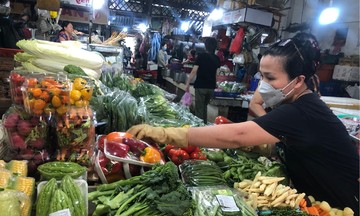 Tăng giá thực phẩm: Gói hỗ trợ an sinh xã hội có &#039;đủ lực&#039; để bảo vệ người nghèo?