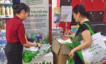 Người Việt vừa &#039;mạnh tay&#039; chi tiêu, vừa chuộng gửi tiết kiệm ngân hàng