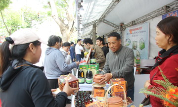 Hàng trăm sản phẩm OCOP &#039;tỏa sáng&#039; tại hội chợ vùng Đồng bằng sông Hồng