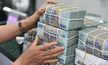 Tín dụng tăng tốc kỷ lục, nỗi lo chất lượng dòng vốn