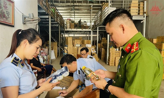 Công an xã được kiểm tra môi trường, an toàn thực phẩm