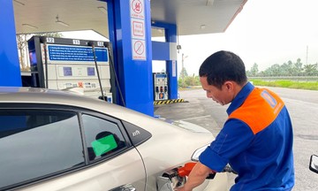 Giá xăng, dầu diễn biến trái chiều