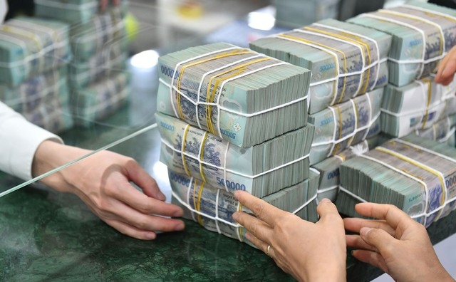 Tín dụng tăng kỷ lục: Ngân hàng &#039;khát&#039; room và bài toán bỏ trần hạn mức