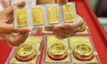 Giá vàng trong nước &#039;rớt&#039; mạnh, nhà đầu tư cần lưu ý những rủi ro