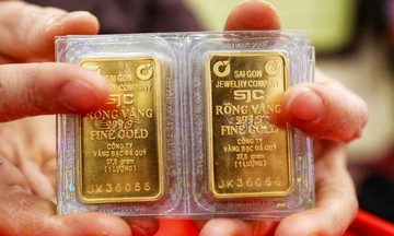 Giá vàng miếng tiến sát 155 triệu đồng/lượng, cảnh báo rủi ro mua vào