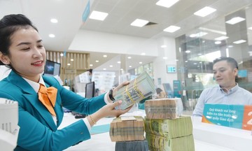 Tín dụng bùng nổ và bài toán giữ ổn định lãi suất